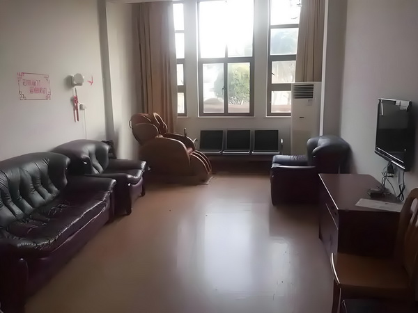 宫女丑颜：纨绔王爷祸乱妃